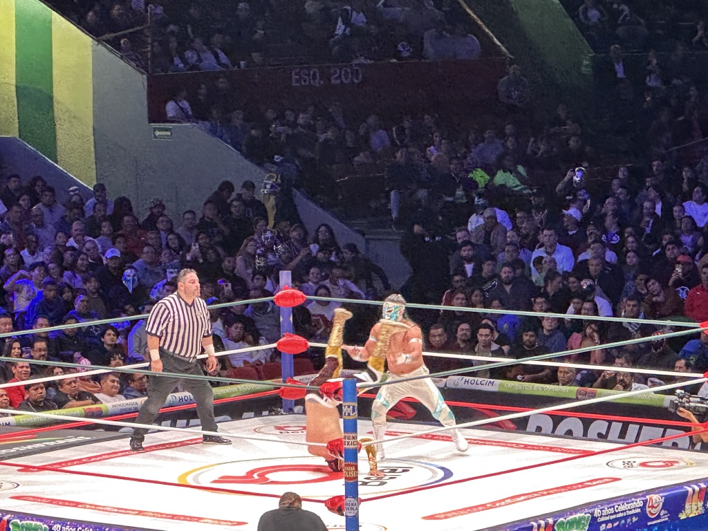 2025/06(June)/Tequila-Mexico-City-with-Seeleys/1024x768_2025-06-17-Mexico-229-LuchaLibre.JPG