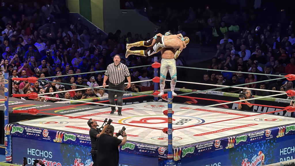 2025/06(June)/Tequila-Mexico-City-with-Seeleys/1024x768_2025-06-17-Mexico-236-LuchaLibre.JPG