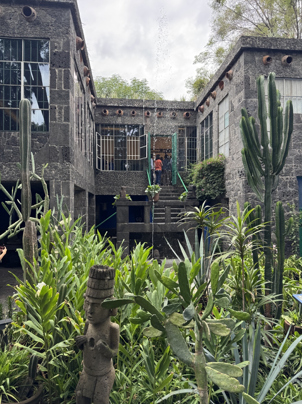 2025/06(June)/Tequila-Mexico-City-with-Seeleys/1024x768_2025-06-18-Mexico-272-Frida-Kahlo.JPG
