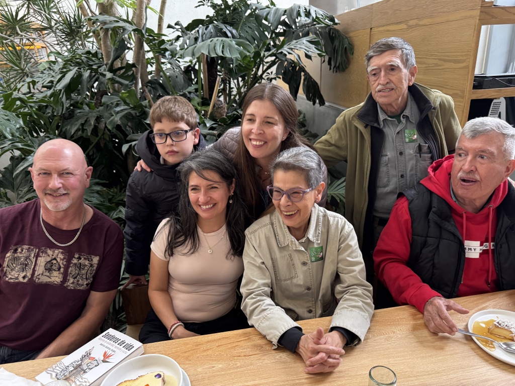2025/06(June)/Tequila-Mexico-City-with-Seeleys/1024x768_2025-06-18-Mexico-288-Nube7-Mike-Graciela-family.JPG