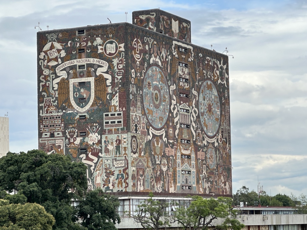 2025/06(June)/Tequila-Mexico-City-with-Seeleys/1024x768_2025-06-18-Mexico-292-University.JPG