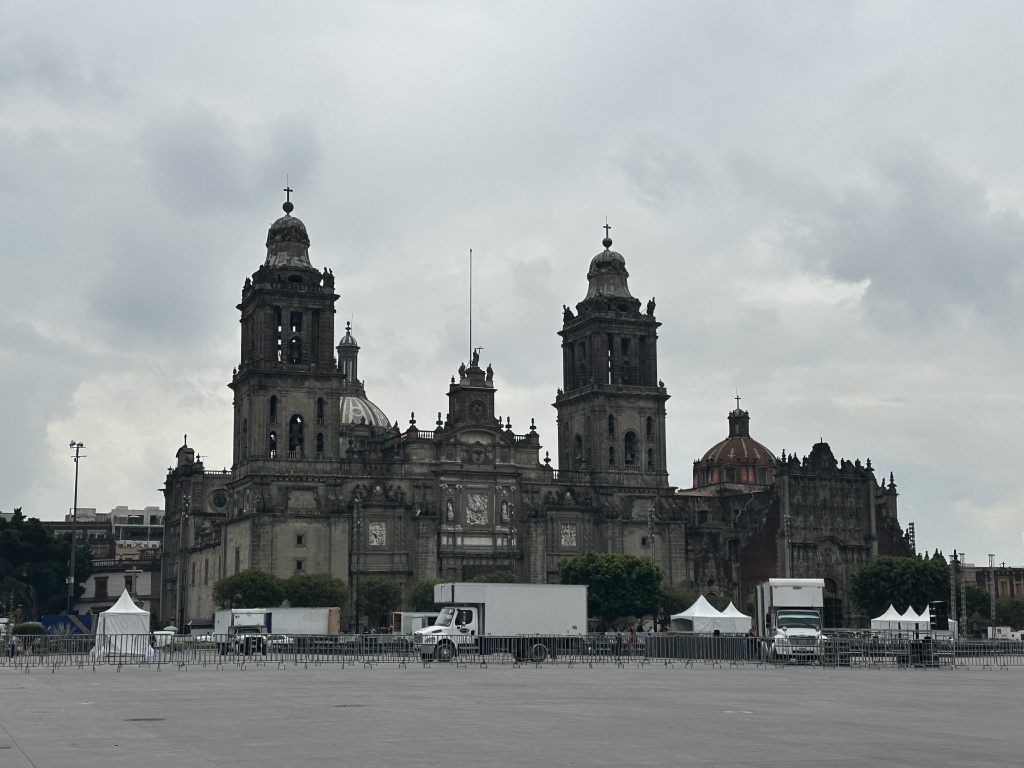 2025/06(June)/Tequila-Mexico-City-with-Seeleys/1024x768_2025-06-19-Mexico-343-City-Square.JPG