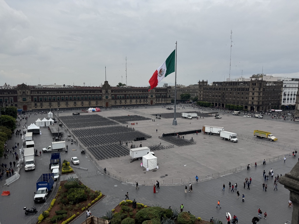 2025/06(June)/Tequila-Mexico-City-with-Seeleys/1024x768_2025-06-19-Mexico-355-City-Square.JPG