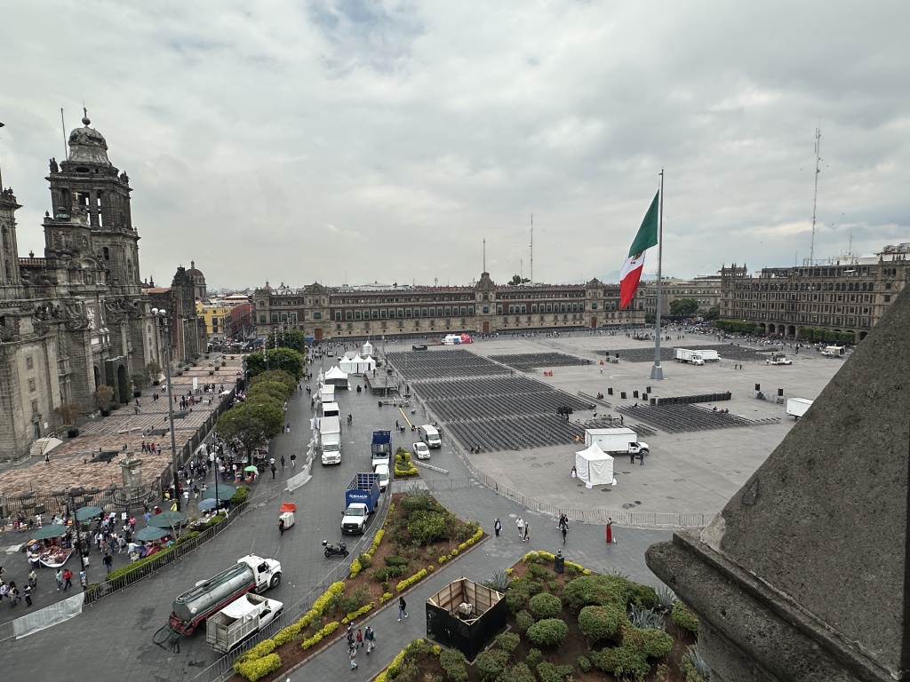 2025/06(June)/Tequila-Mexico-City-with-Seeleys/1024x768_2025-06-19-Mexico-358-City-Square.JPG