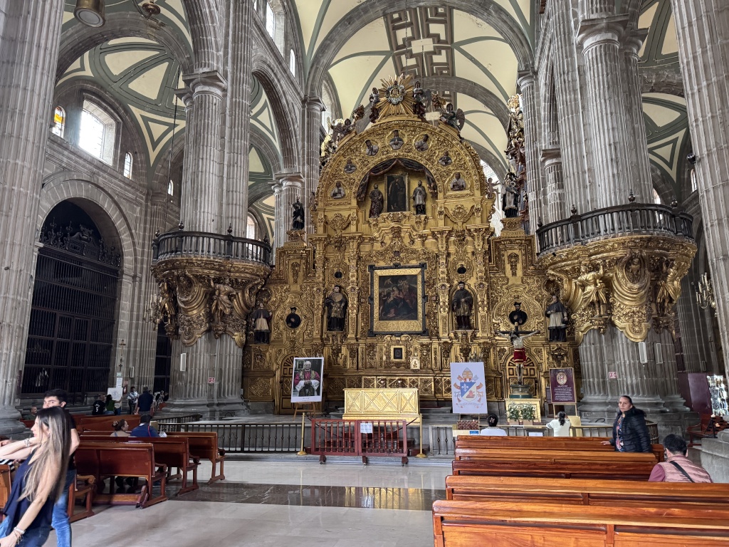 2025/06(June)/Tequila-Mexico-City-with-Seeleys/1024x768_2025-06-19-Mexico-374-City-Square.JPG