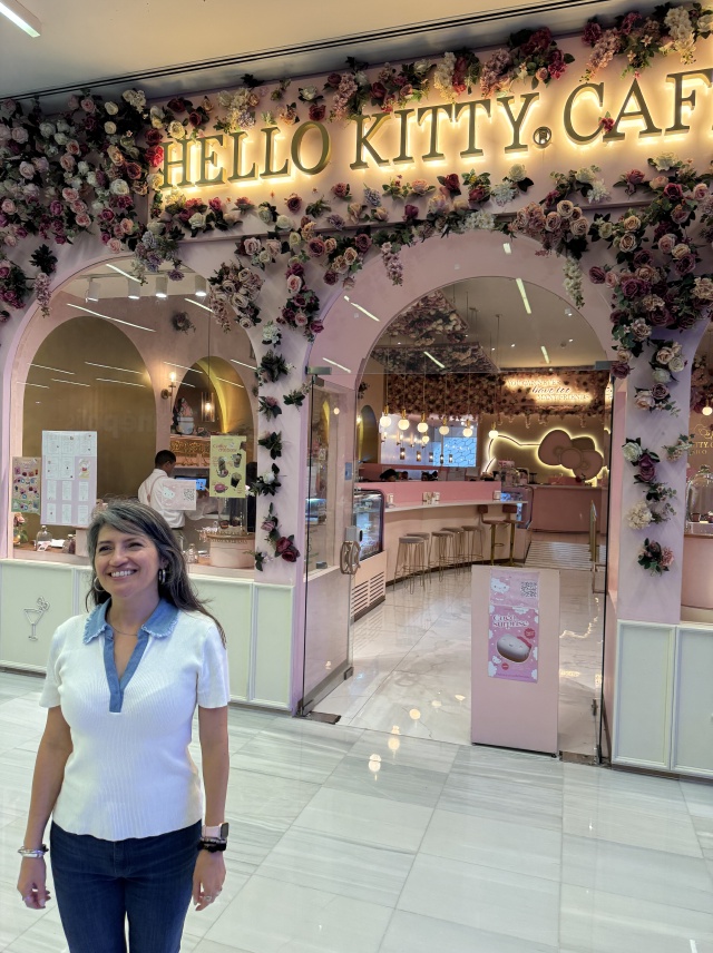 2025/06(June)/Tequila-Mexico-City-with-Seeleys/640x480_2025-06-17-Mexico-197-HelloKitty-Graciela.JPG