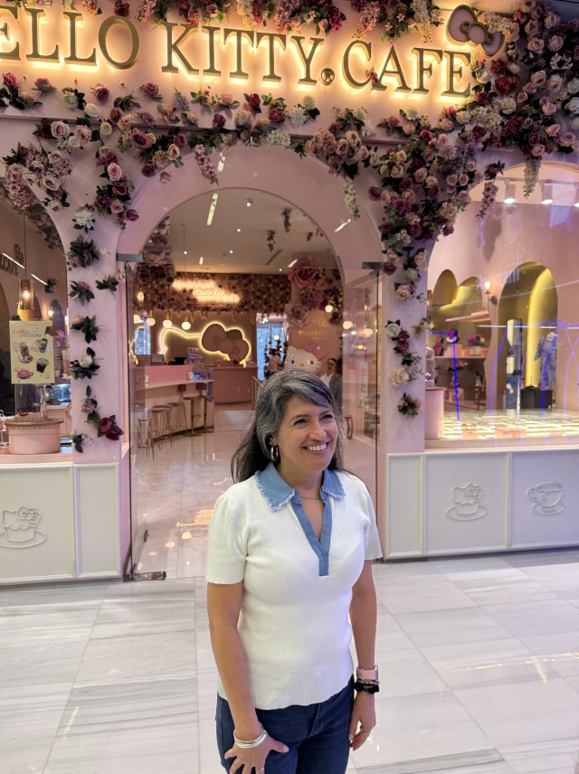 2025/06(June)/Tequila-Mexico-City-with-Seeleys/640x480_2025-06-17-Mexico-198-HelloKitty-Graciela.JPG