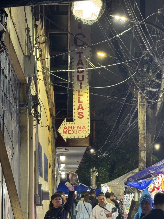 2025/06(June)/Tequila-Mexico-City-with-Seeleys/640x480_2025-06-17-Mexico-220-LuchaLibre.JPG