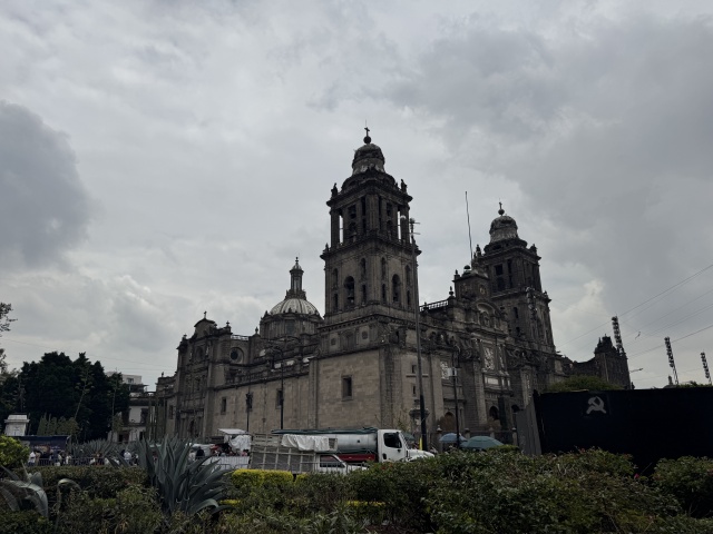 2025-06-19-Mexico-354-City-Square.JPG
