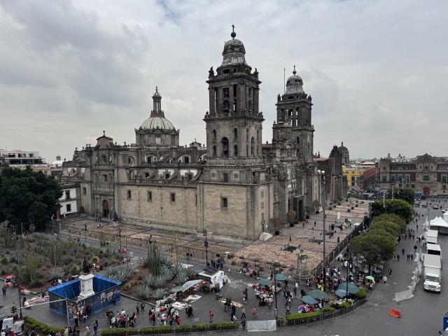 2025-06-19-Mexico-362-City-Square.JPG