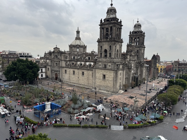 2025-06-19-Mexico-363-City-Square.JPG