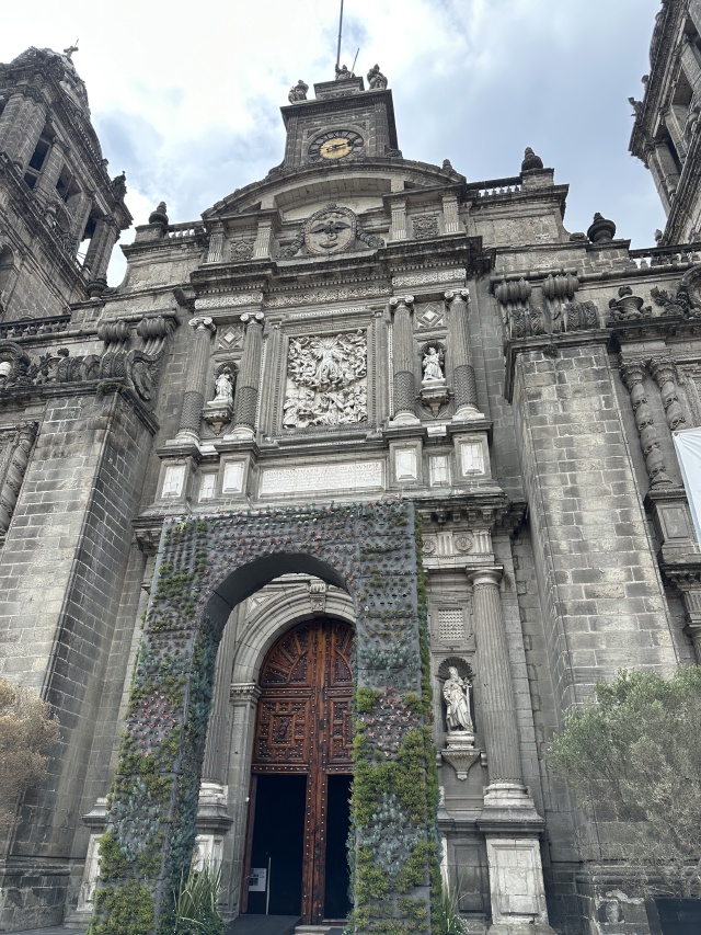 2025/06(June)/Tequila-Mexico-City-with-Seeleys/640x480_2025-06-19-Mexico-372-City-Square.JPG