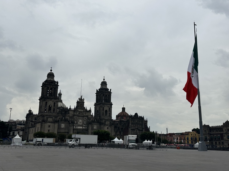 2025-06-19-Mexico-342-City-Square.JPG