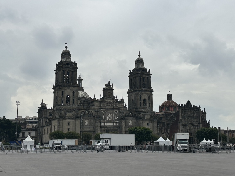 2025-06-19-Mexico-343-City-Square.JPG