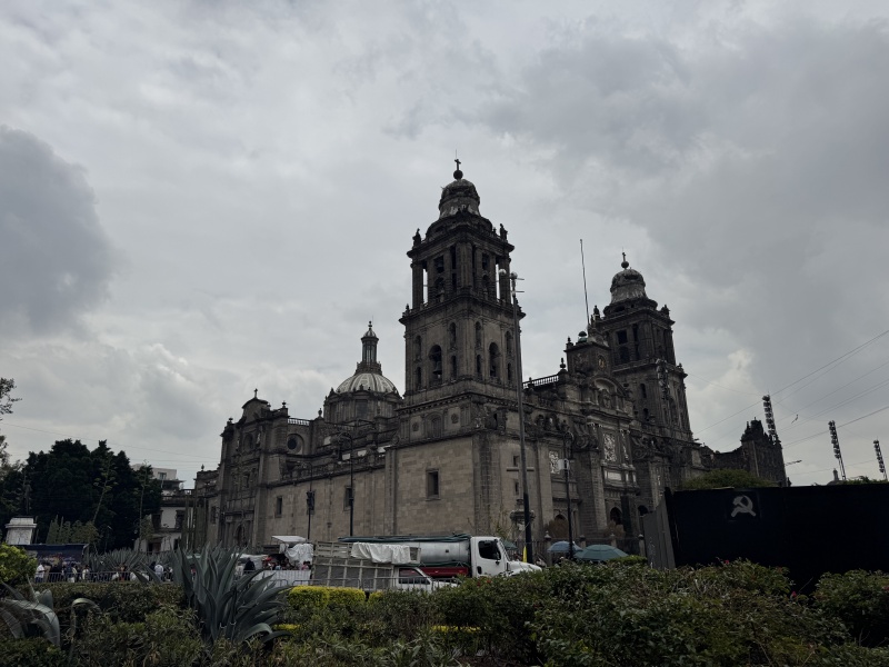 2025-06-19-Mexico-354-City-Square.JPG