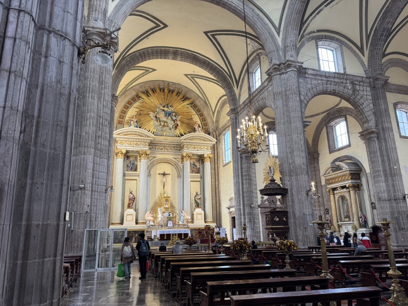 2025-06-19-Mexico-377-City-Square.JPG