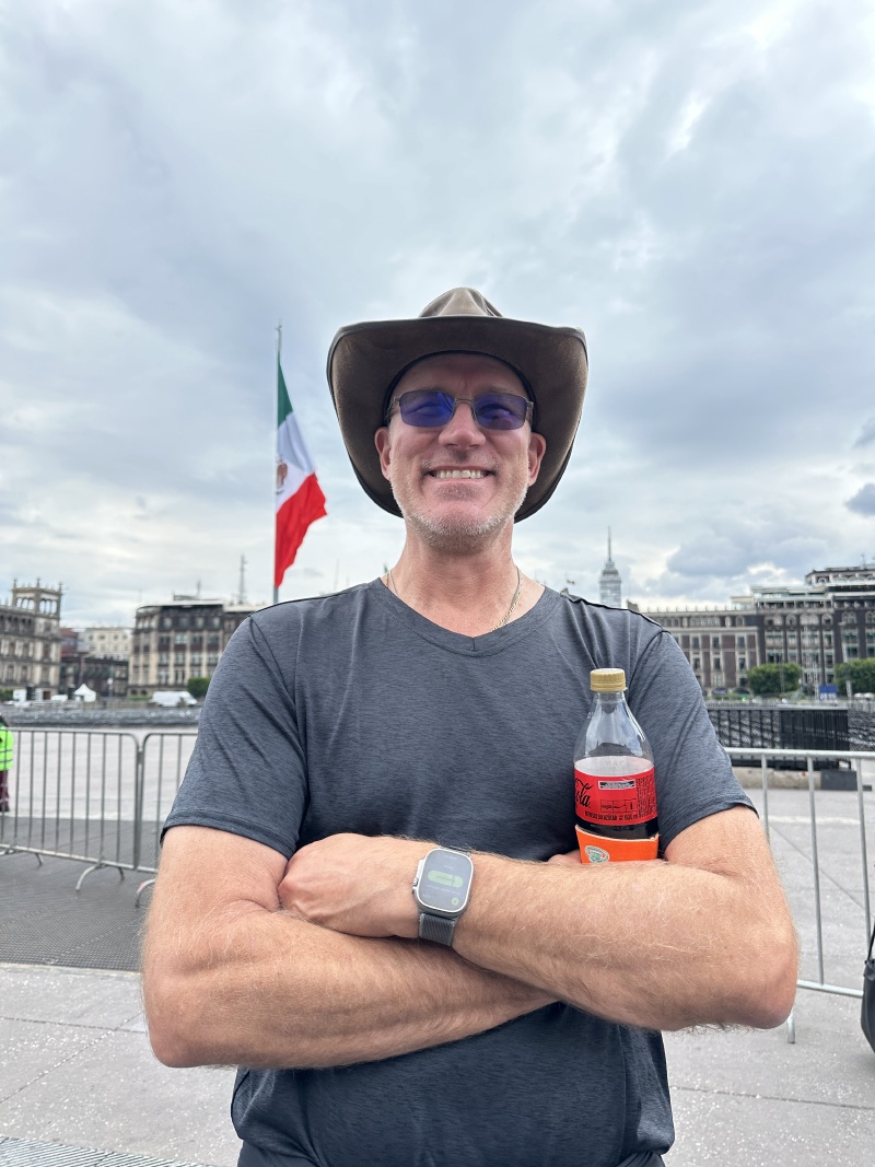 2025-06-19-Mexico-379-City-Square-Travis.JPG