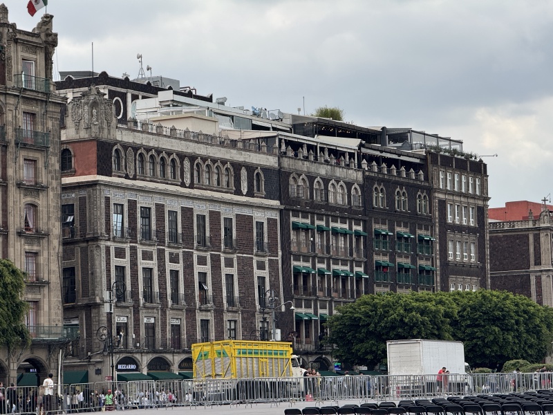 2025/06(June)/Tequila-Mexico-City-with-Seeleys/800x600_2025-06-19-Mexico-384-City-Square.JPG
