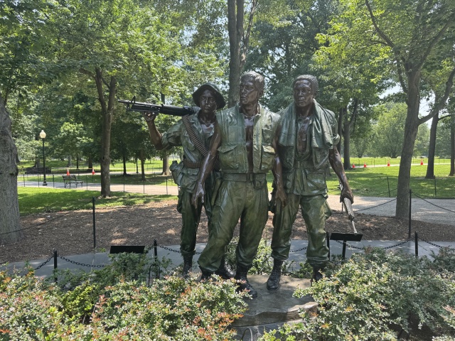 2025-06-04-WashingtonDC-47-VietNam-Memorial.JPG