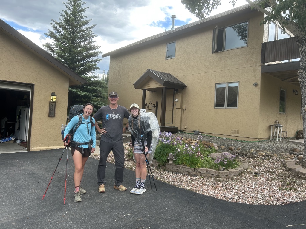 2025/07(July)/Colorado/1024x768_2025-07-03-Colorado-05-Hikers-Travis.JPEG