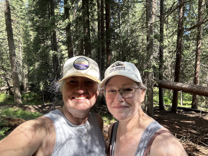 2025/07(July)/Colorado/800x600_2025-07-06-Colorado-14-Suzi-Karen-hike.JPG