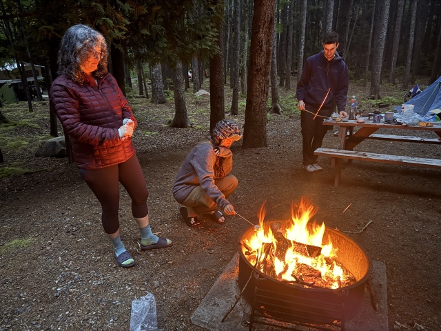 2025-07-10-Maine-089-Suzi-Bianca-Chance-smores.JPG