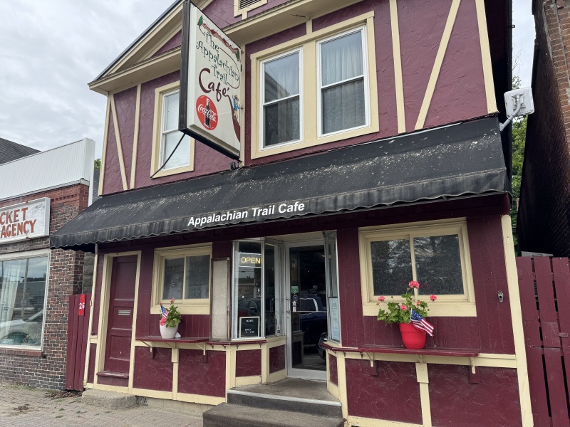 2025/07(July)/Maine-with-Chance-Bianca/800x600_2025-07-10-Maine-085-Appalachian-Trail-Cafe.JPG