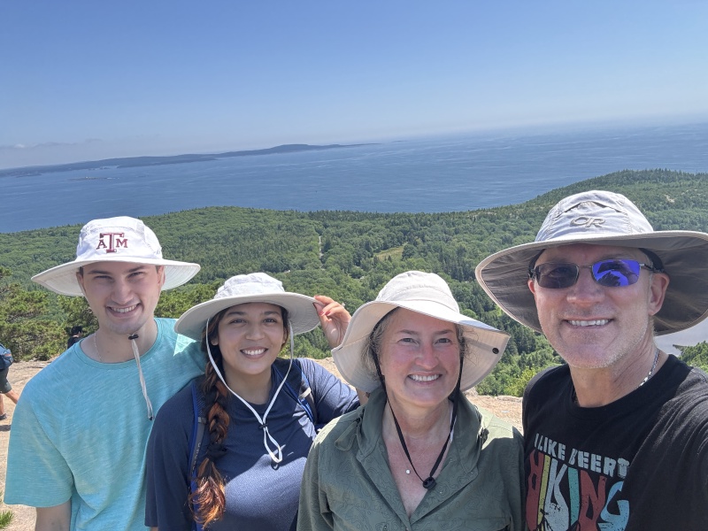 2025/07(July)/Maine-with-Chance-Bianca/800x600_2025-07-11-Maine-154-Acadia-National-Park-BeeHive-Trail-Travis-Bianca-Suzi-Travis.JPG