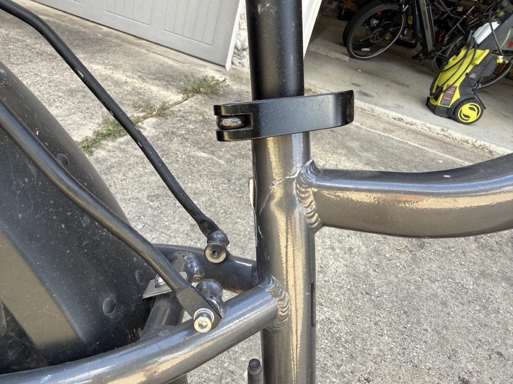 2025/09(September)/Rad-Rover-6-Cracked-Frame/2025-09-25-RadRover5-Cracked-Frame-seat-Post-01.JPG