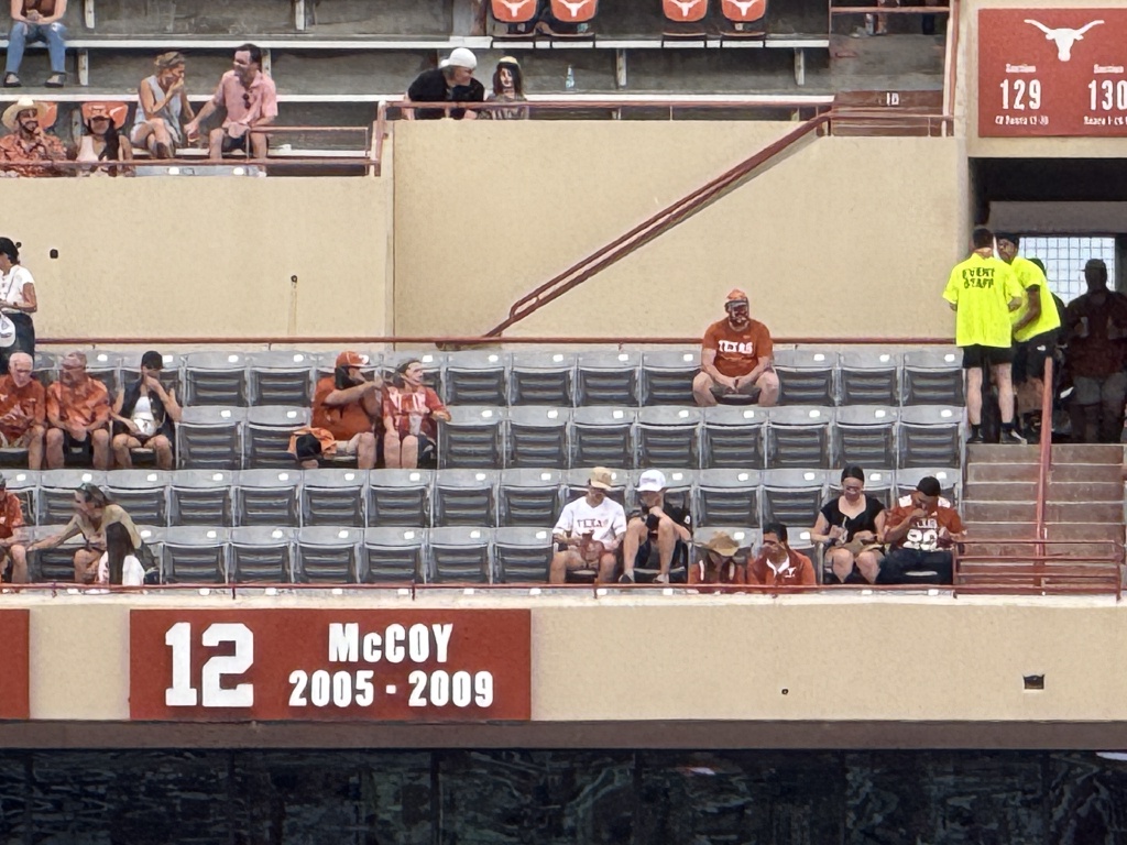 2025/09(September)/UT-Football/1024x768_2025-09-20-UT-Football-04-ChrisAusten.JPG