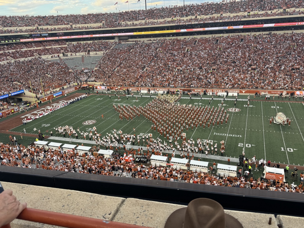2025/09(September)/UT-Football/1024x768_2025-09-20-UT-Football-06.JPG