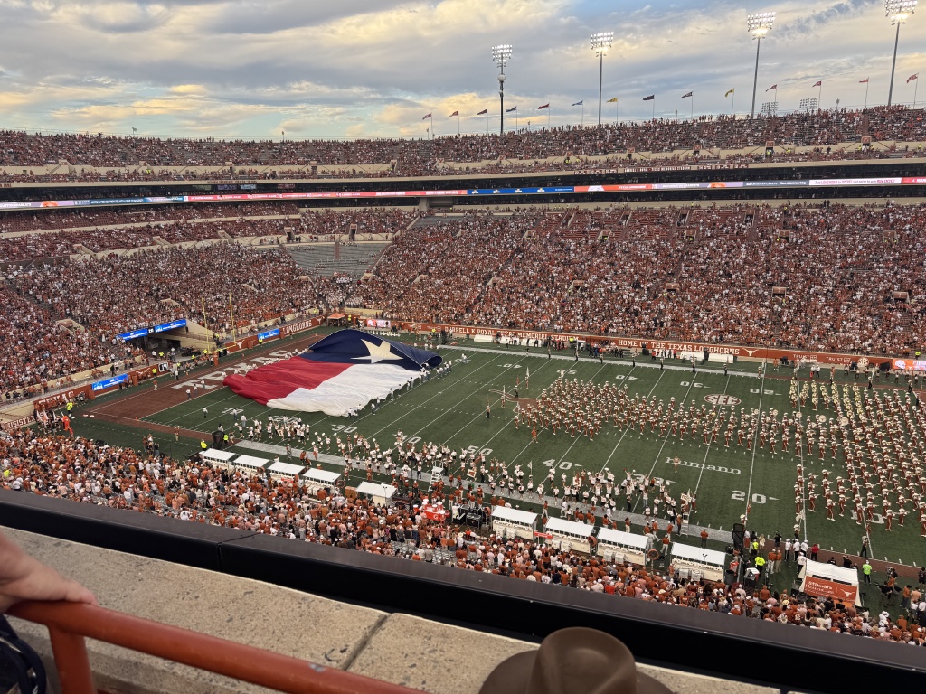 2025/09(September)/UT-Football/1024x768_2025-09-20-UT-Football-07.JPG