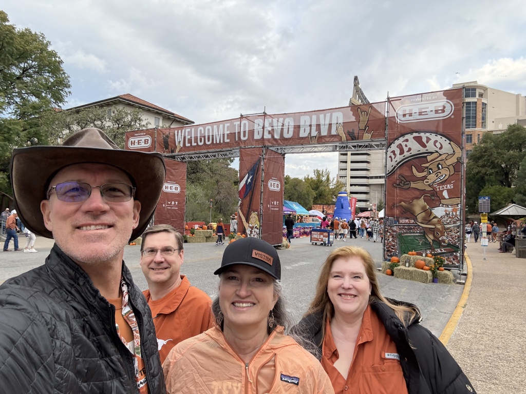 2025/09(September)/UT-Football/1024x768_2025-11-01-UT-Football-23-Travis-SteveSanderson-Suzi-Shelly.JPG