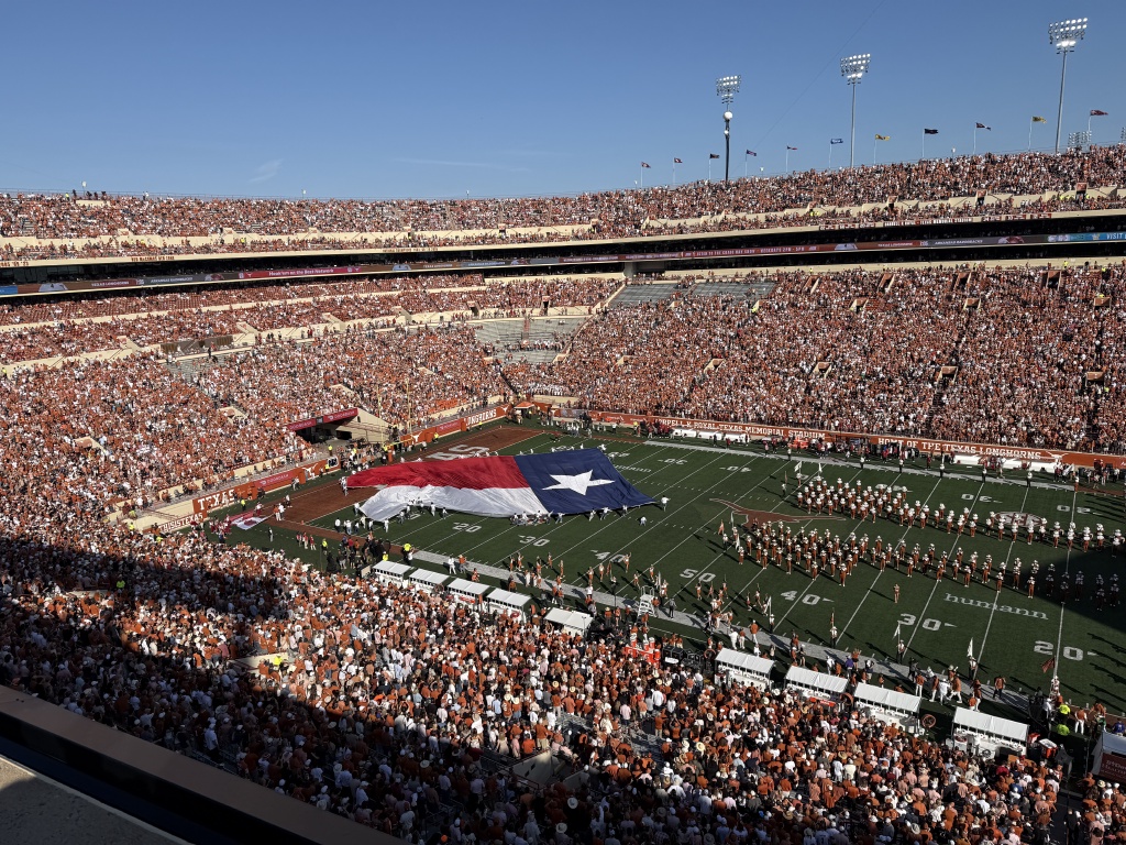 2025/09(September)/UT-Football/1024x768_2025-11-22-UT-Football-35.JPG
