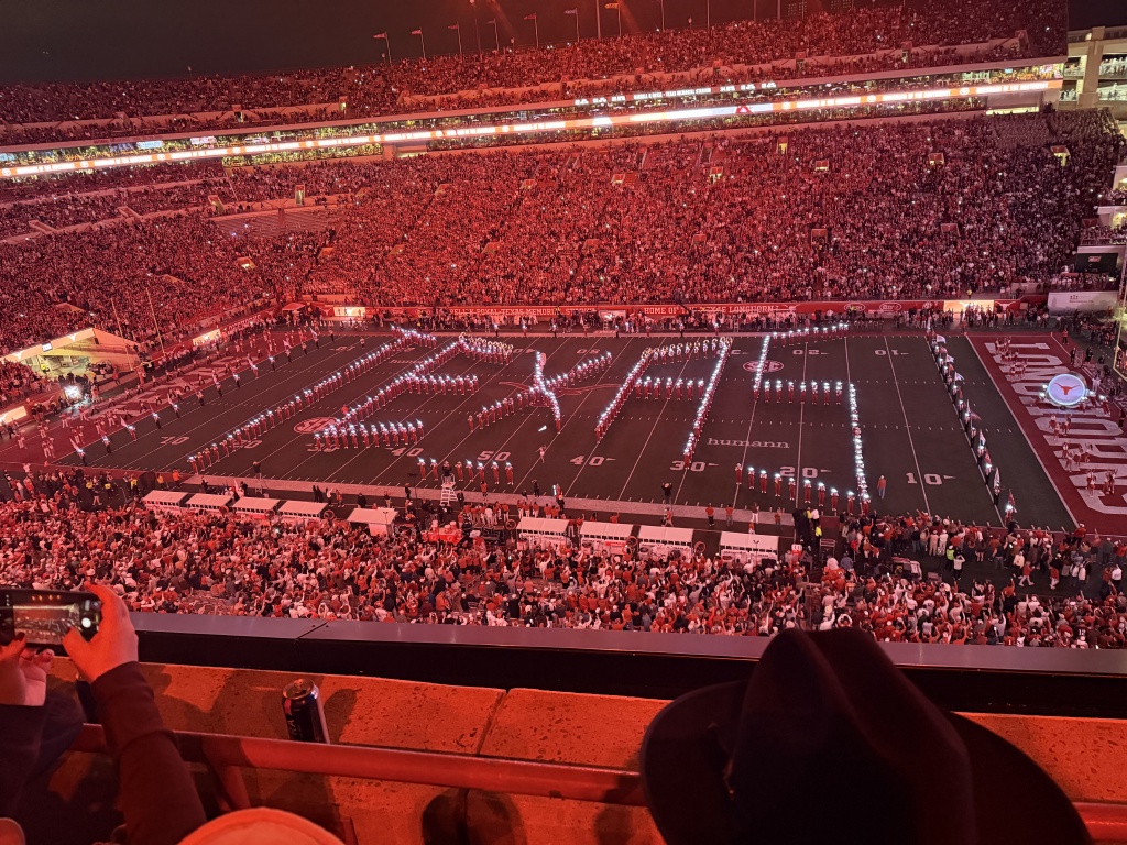2025/09(September)/UT-Football/1024x768_2025-11-28-UT-Football-43.JPG