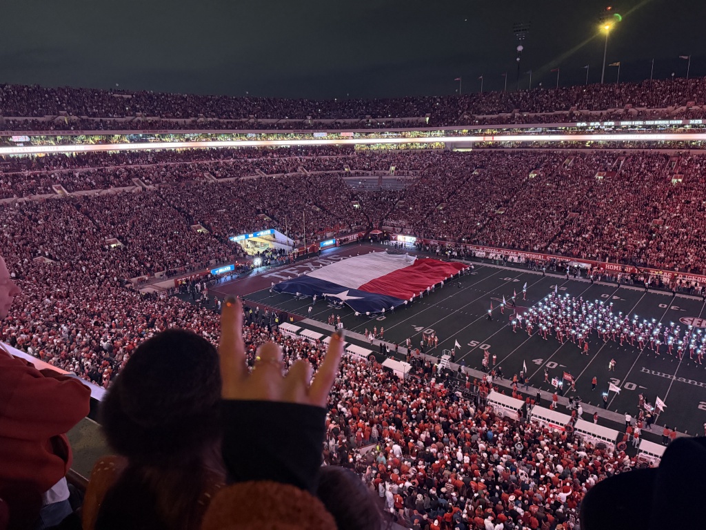 2025/09(September)/UT-Football/1024x768_2025-11-28-UT-Football-49.JPG