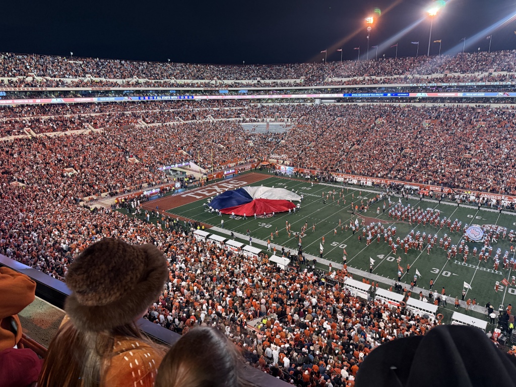 2025/09(September)/UT-Football/1024x768_2025-11-28-UT-Football-50.JPG