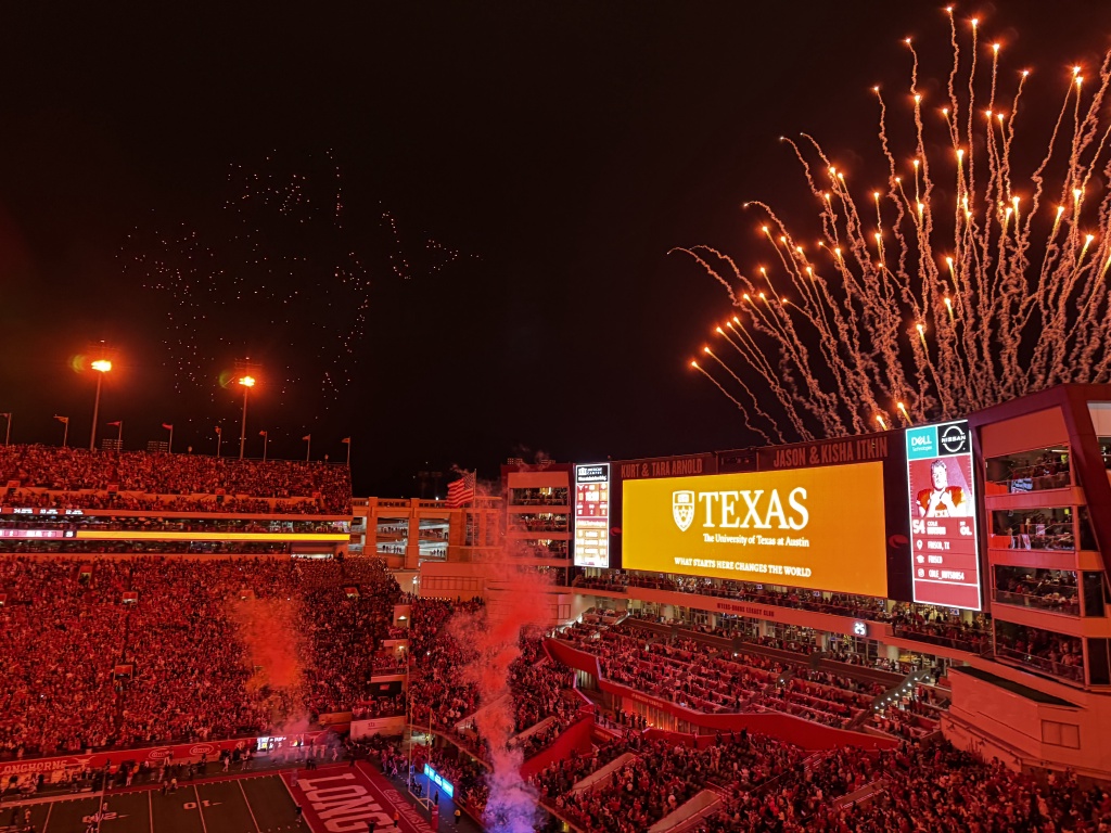 2025-11-28-UT-Football-56-Drone-show.JPG