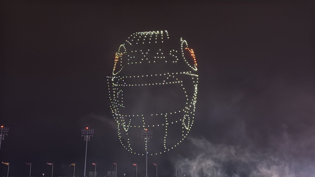 2025/09(September)/UT-Football/1024x768_2025-11-28-UT-Football-60-Drone-show.JPG