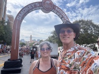 2025/09(September)/UT-Football/2025-09-20-UT-Football-01-Suzi-Travis-GOOD.JPG
