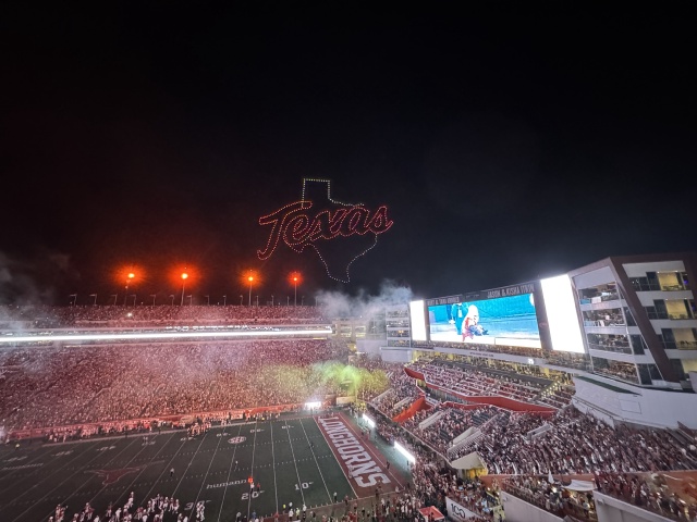 2025-09-20-UT-Football-16-drone-show.JPG