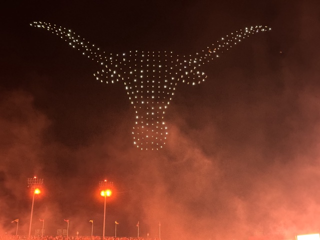 2025-09-20-UT-Football-21-drone-show.JPG