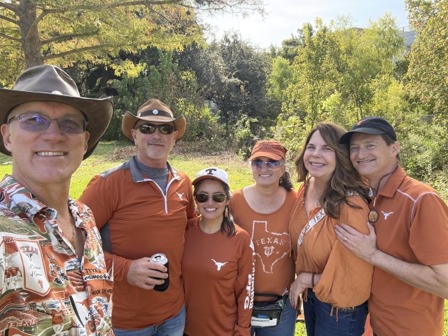 2025-11-22-UT-Football-34-Mike-Graciela-Suzi-Travis-Vava-BillTerhune.JPG
