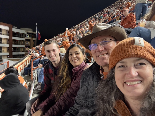 2025/09(September)/UT-Football/640x480_2025-11-28-UT-Football-41-Chance-Bianca-Travis-Suzi.JPG