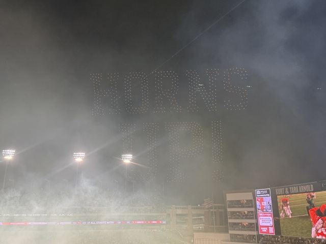 2025-11-28-UT-Football-53-Drone-show.JPG