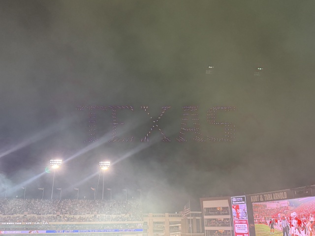 2025-11-28-UT-Football-54-Drone-show.JPG