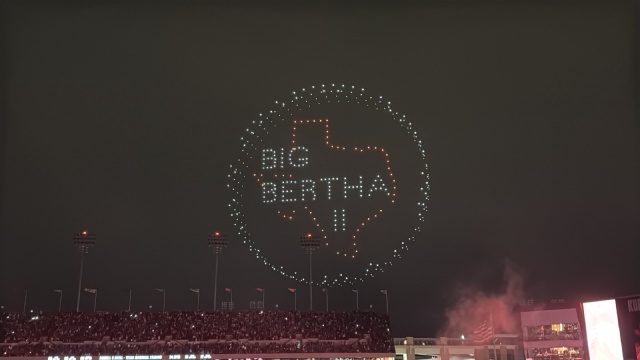 2025-11-28-UT-Football-63-Drone-show.JPG