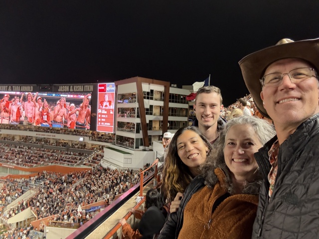 2025/09(September)/UT-Football/640x480_2025-11-28-UT-Football-78-Bianca-Chance-Suzi-Travis.JPG