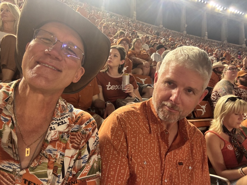 2025/09(September)/UT-Football/800x600_2025-09-20-UT-Football-12-Travis-BillBusby.JPG