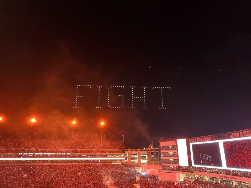 2025/09(September)/UT-Football/800x600_2025-09-20-UT-Football-18-drone-show.JPG